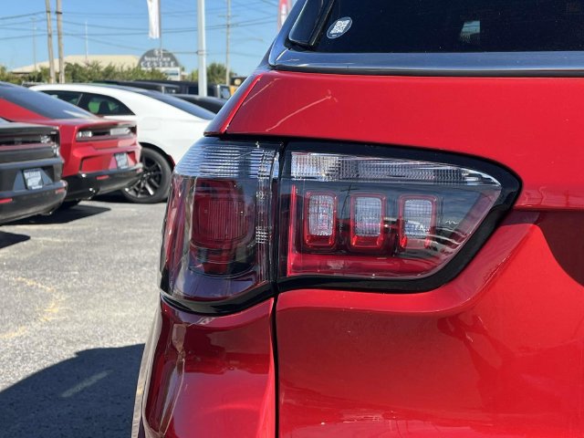 Used 2023 Jeep Compass Latitude w/ Sun and Sound Group AWD/4WD image 10