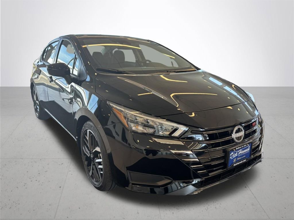 New 2025 Nissan Versa SR w/ Trunk Package FWD image 5