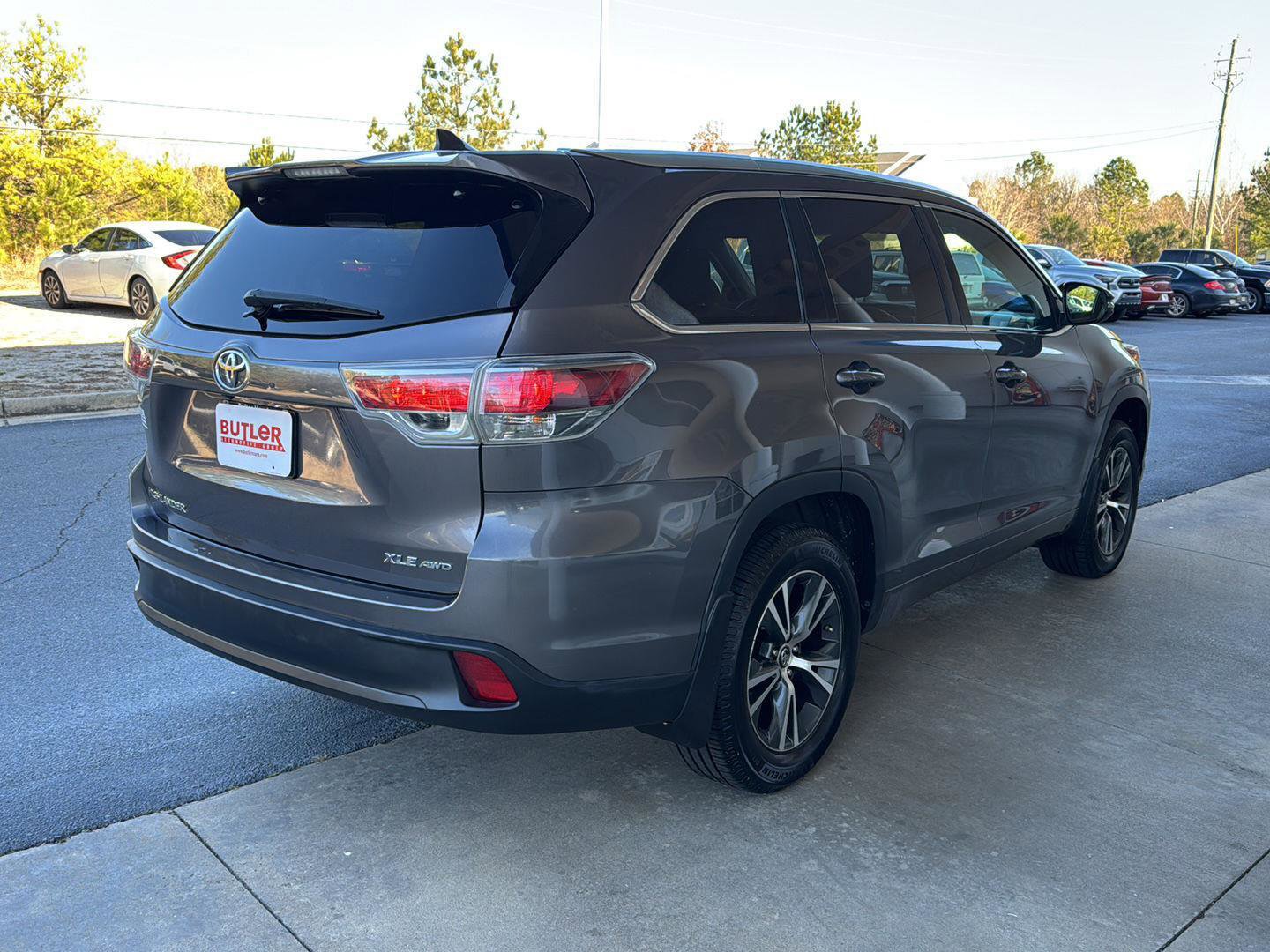 Used 2016 Toyota Highlander XLE image 5