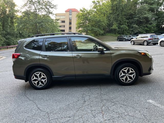 Used 2023 Subaru Forester Premium AWD/4WD image 2