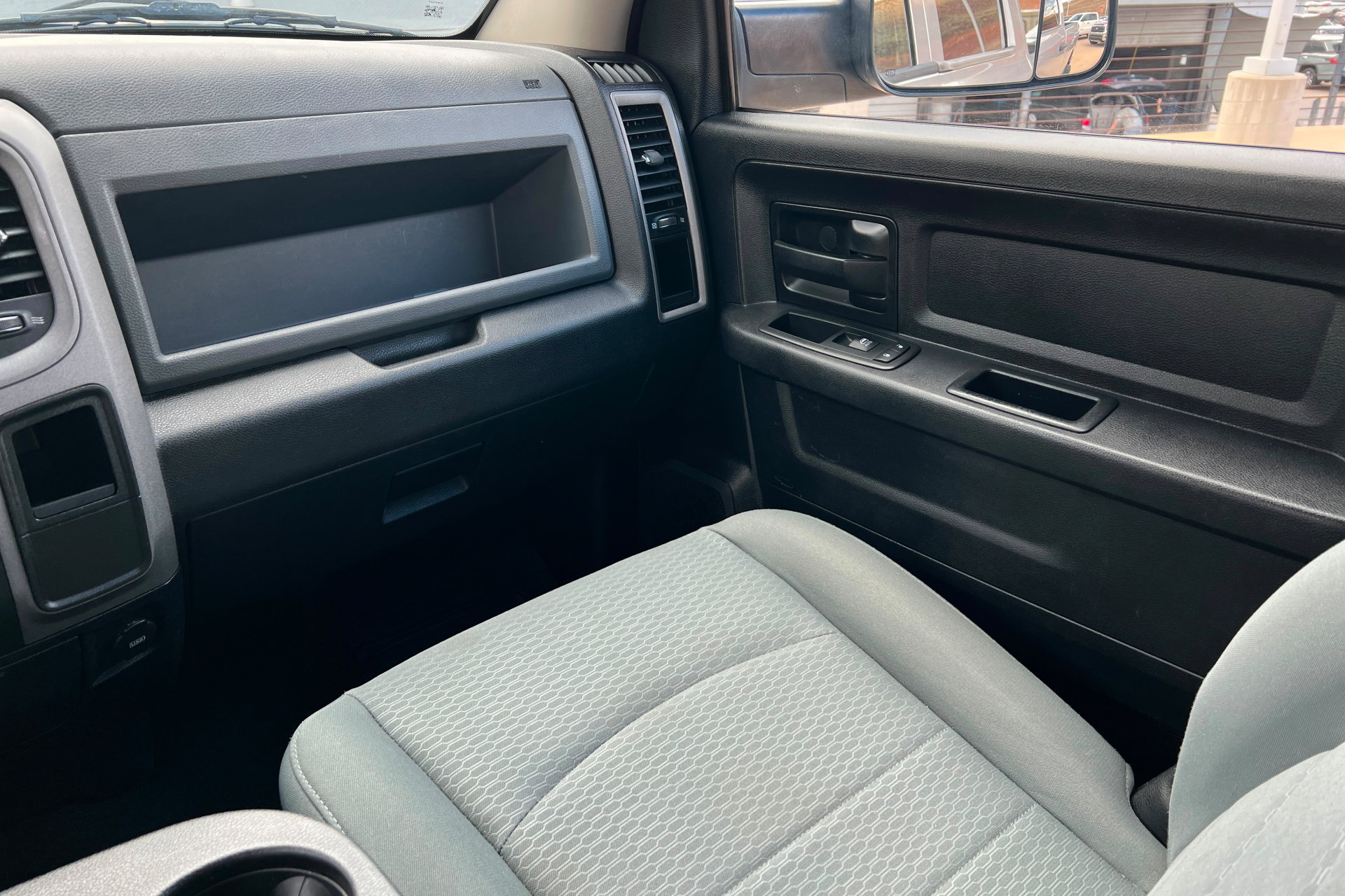 Used 2016 RAM 2500 Tradesman w/ Chrome Appearance Group AWD/4WD image 10