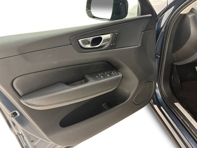 Used 2024 Volvo XC60 B5 Core image 13