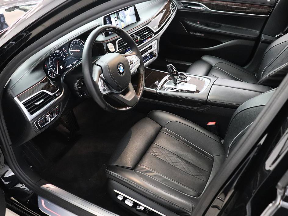 Used 2017 BMW 750i RWD image 9