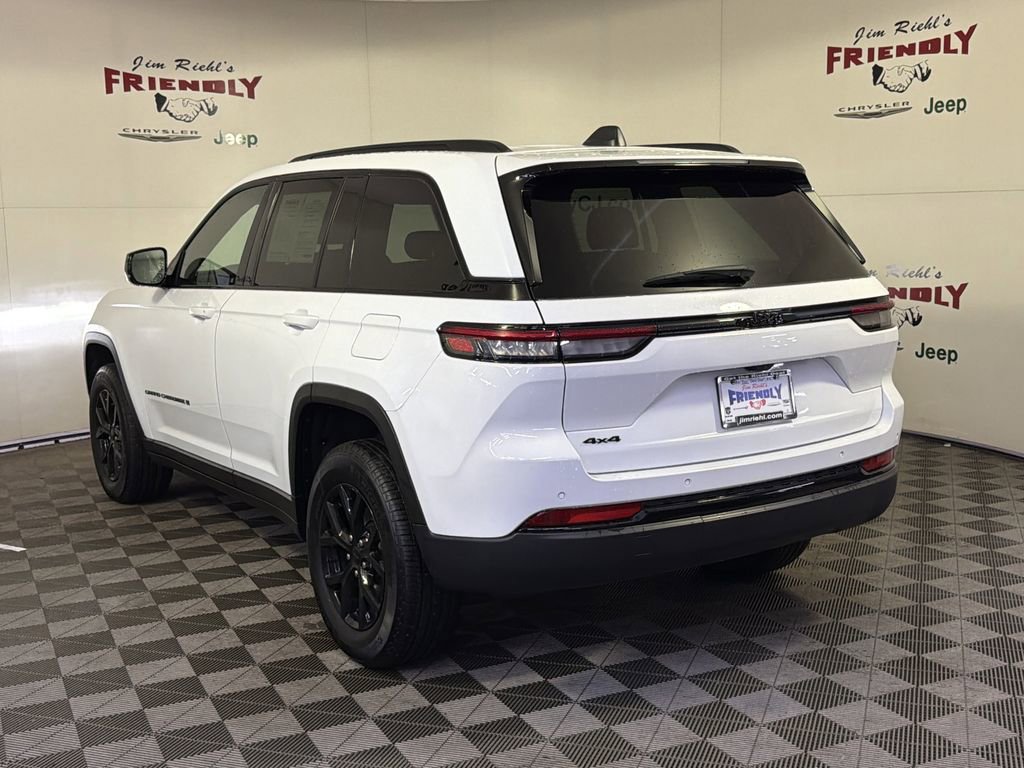 Used 2024 Jeep Grand Cherokee Altitude image 4