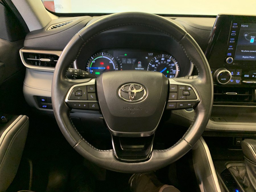 Used 2021 Toyota Highlander XLE AWD/4WD image 23