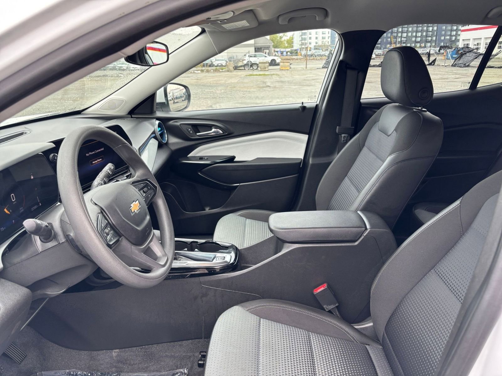 Used 2025 Chevrolet Trax LT FWD image 23
