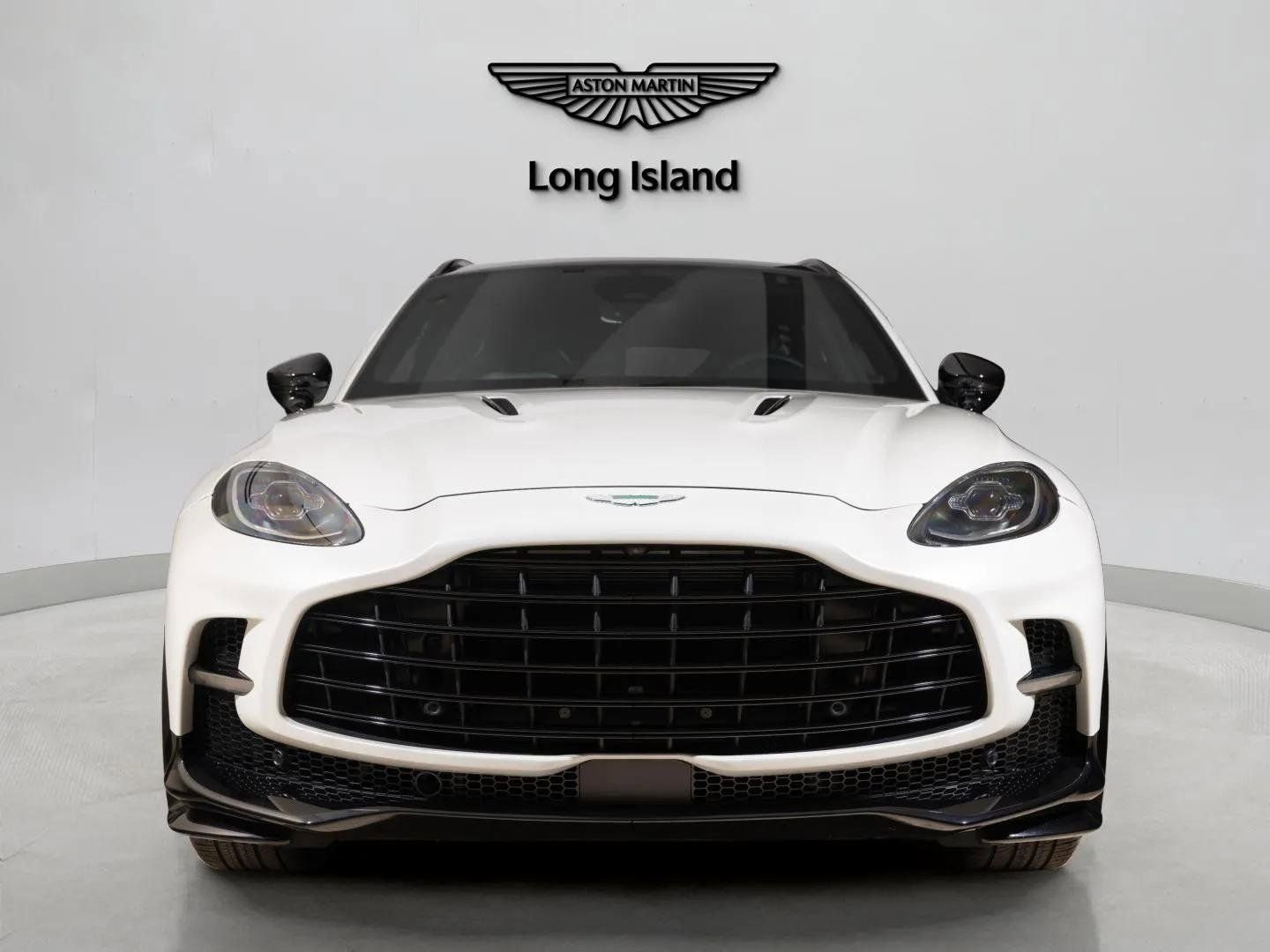 Used 2025 Aston Martin DBX 707 image 2