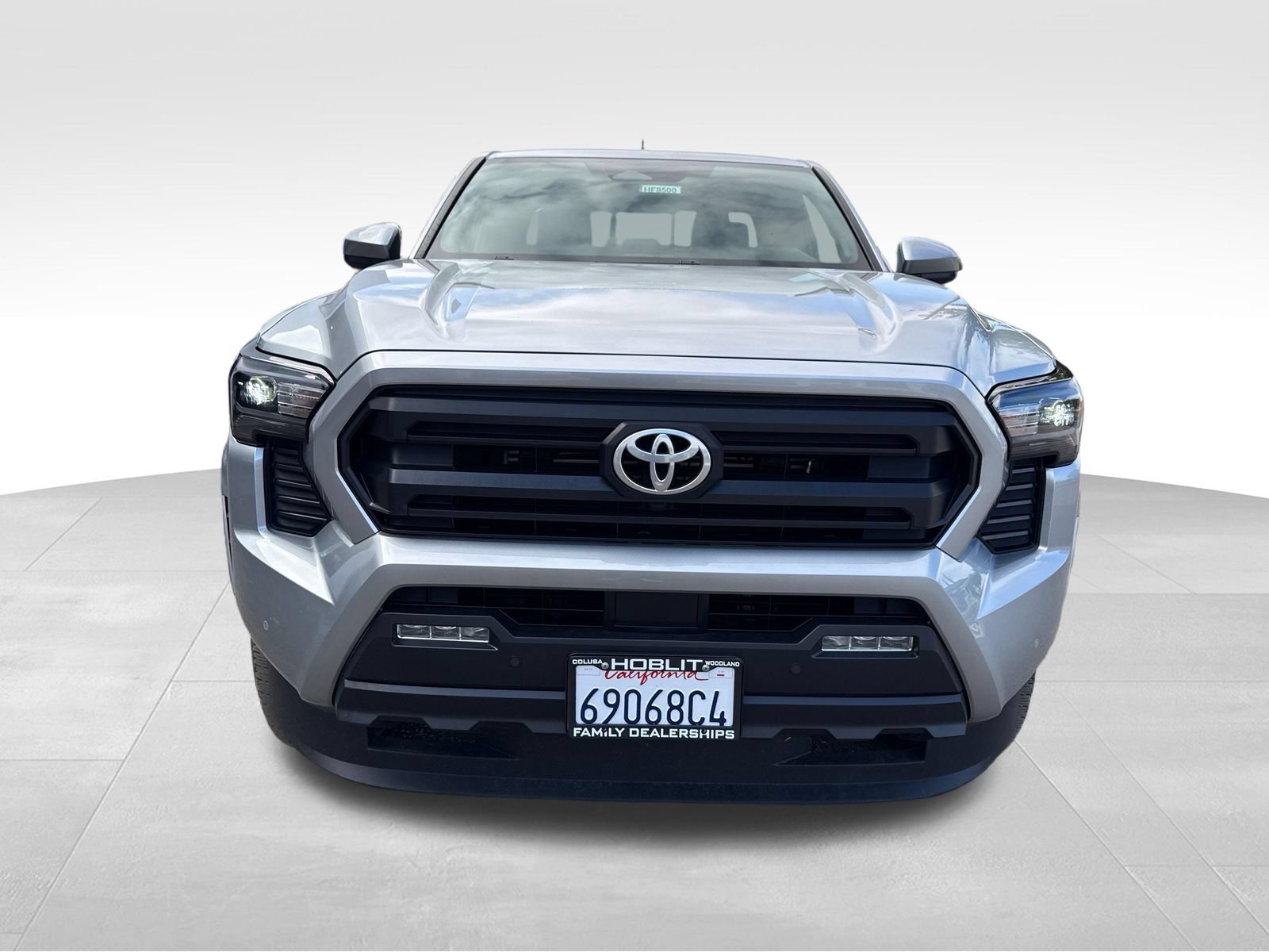 Used 2024 Toyota Tacoma SR5 AWD/4WD image 8