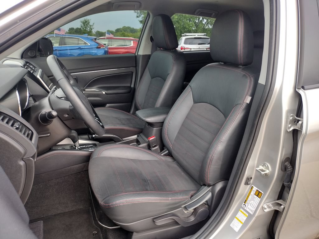 Used 2023 Mitsubishi Outlander Sport SE AWD/4WD image 2