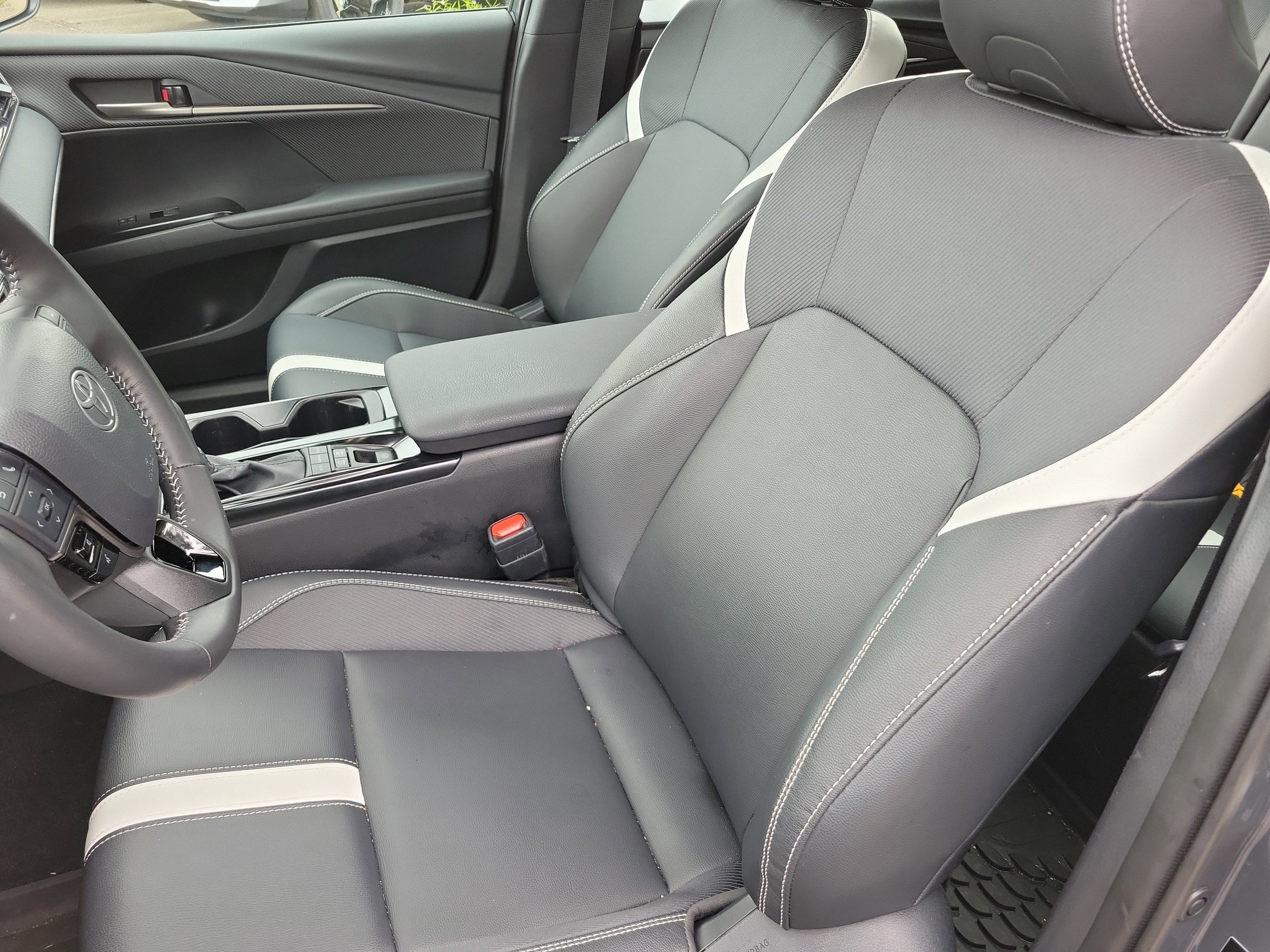 Used 2026 Toyota Camry SE FWD image 4