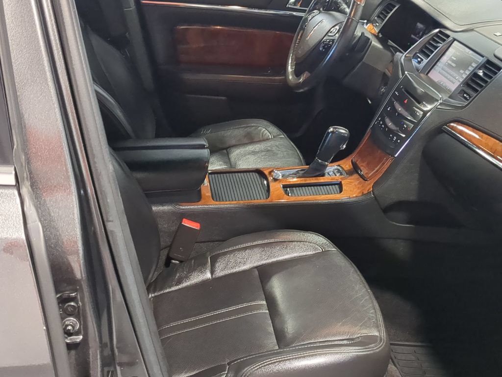 Used 2015 Lincoln MKS AWD w/ Equipment Group 201A image 27