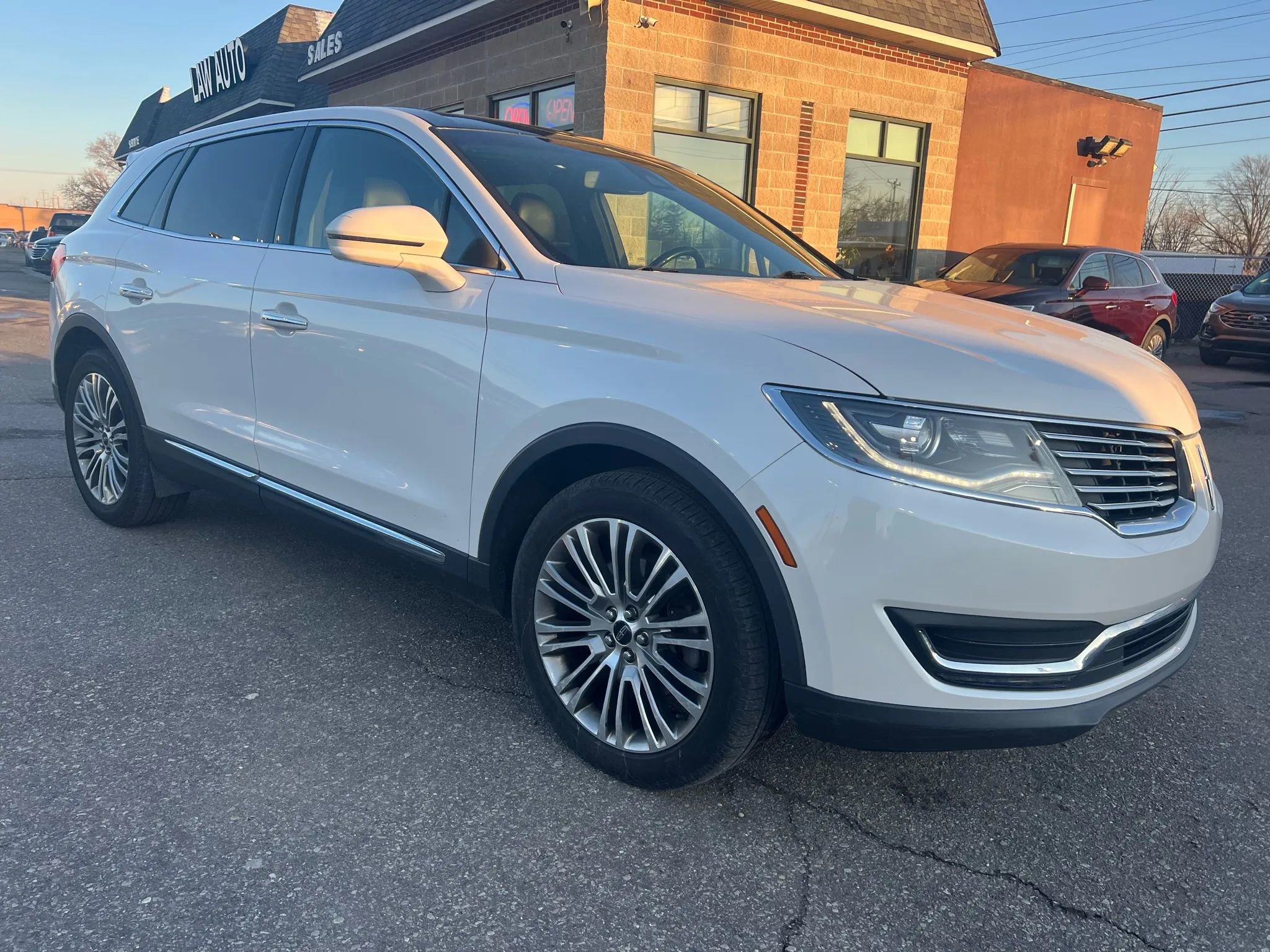Used 2016 Lincoln MKX Reserve w/ Climate Package image 2