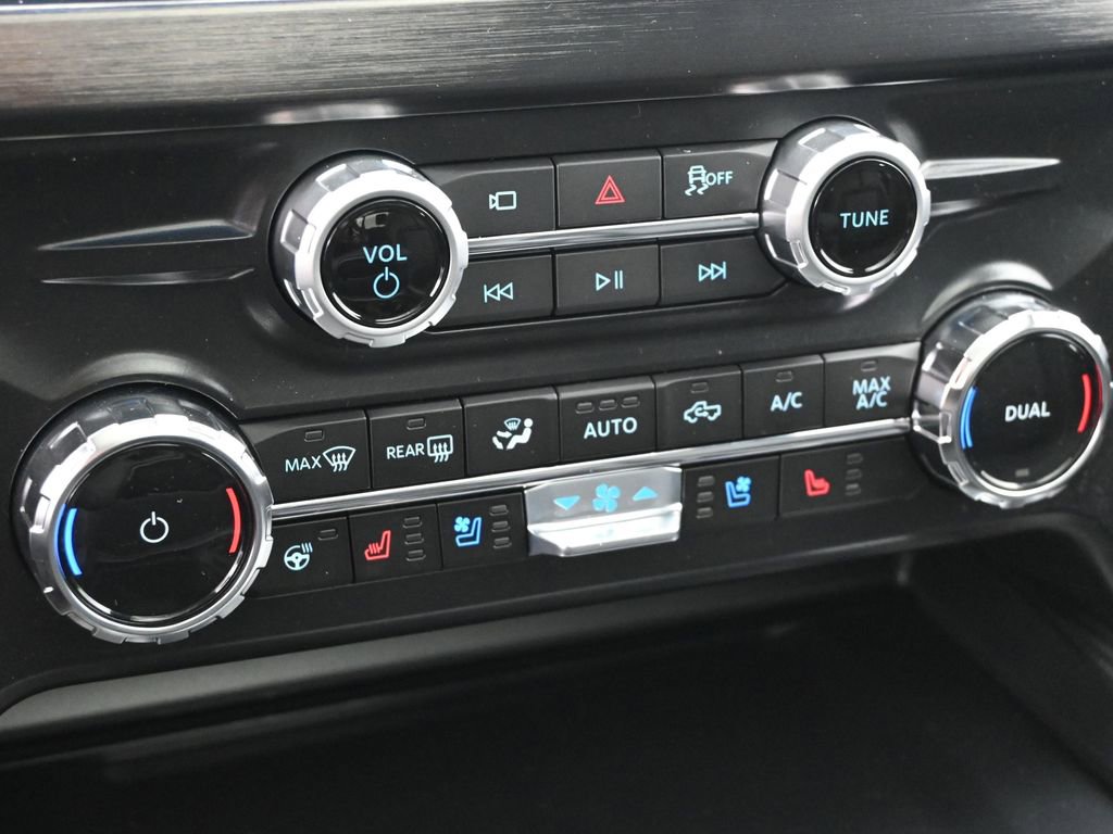 New 2026 Ford F250 Lariat w/ Black Appearance Package image 17