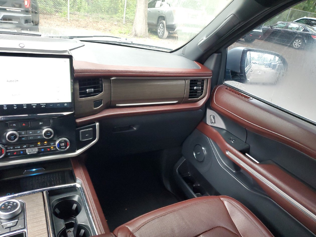 Used 2024 Ford Expedition Limited RWD image 14