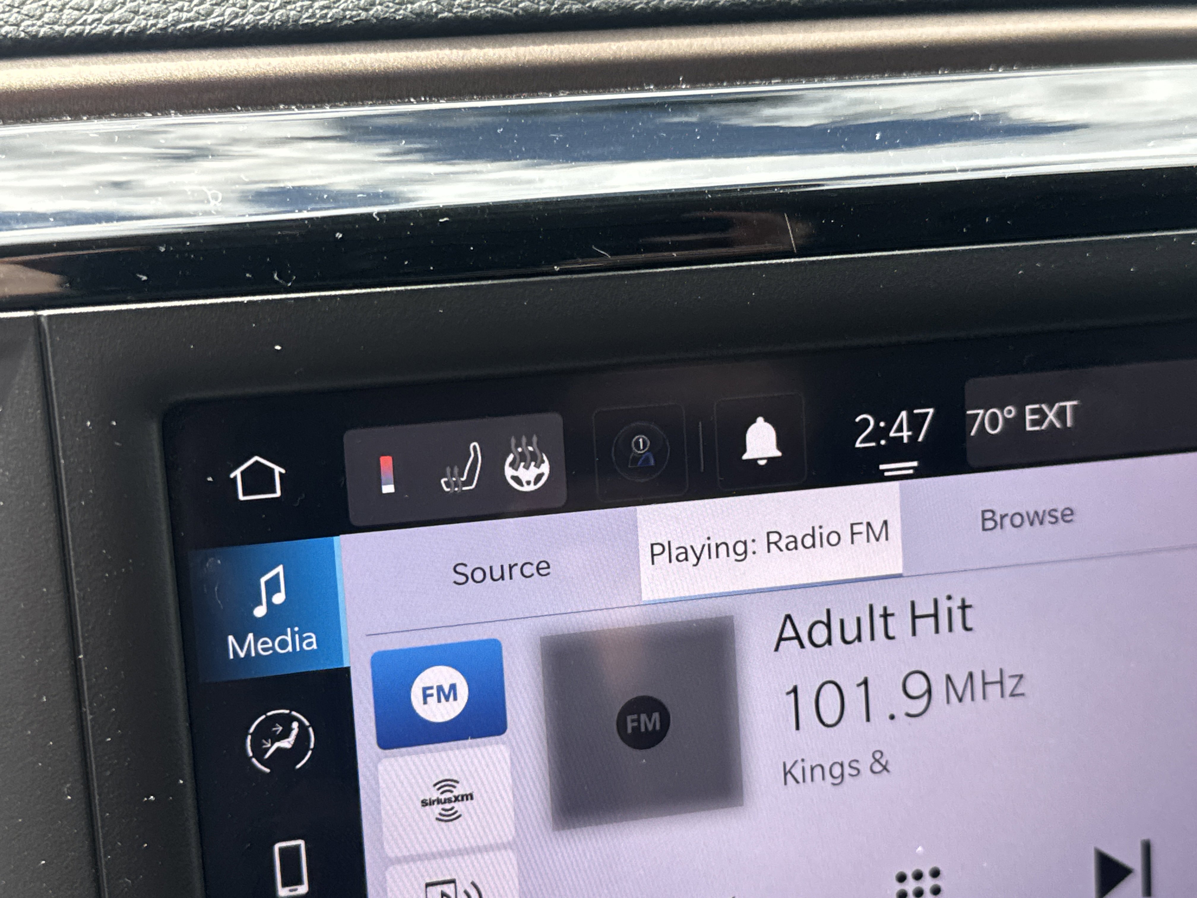 Used 2023 Chrysler Voyager LX image 28