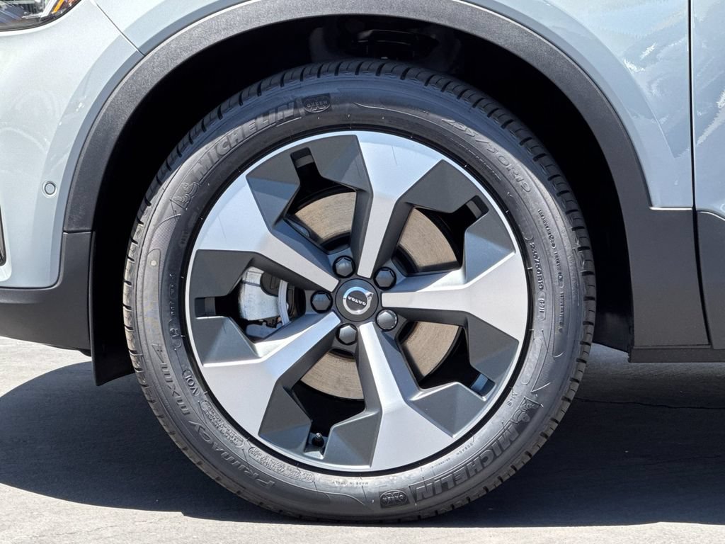 New 2026 Volvo XC40 B5 Plus w/ Protection Package Premier AWD/4WD image 25