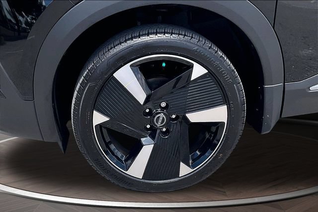 Certified 2025 Nissan Kicks SR FWD image 9