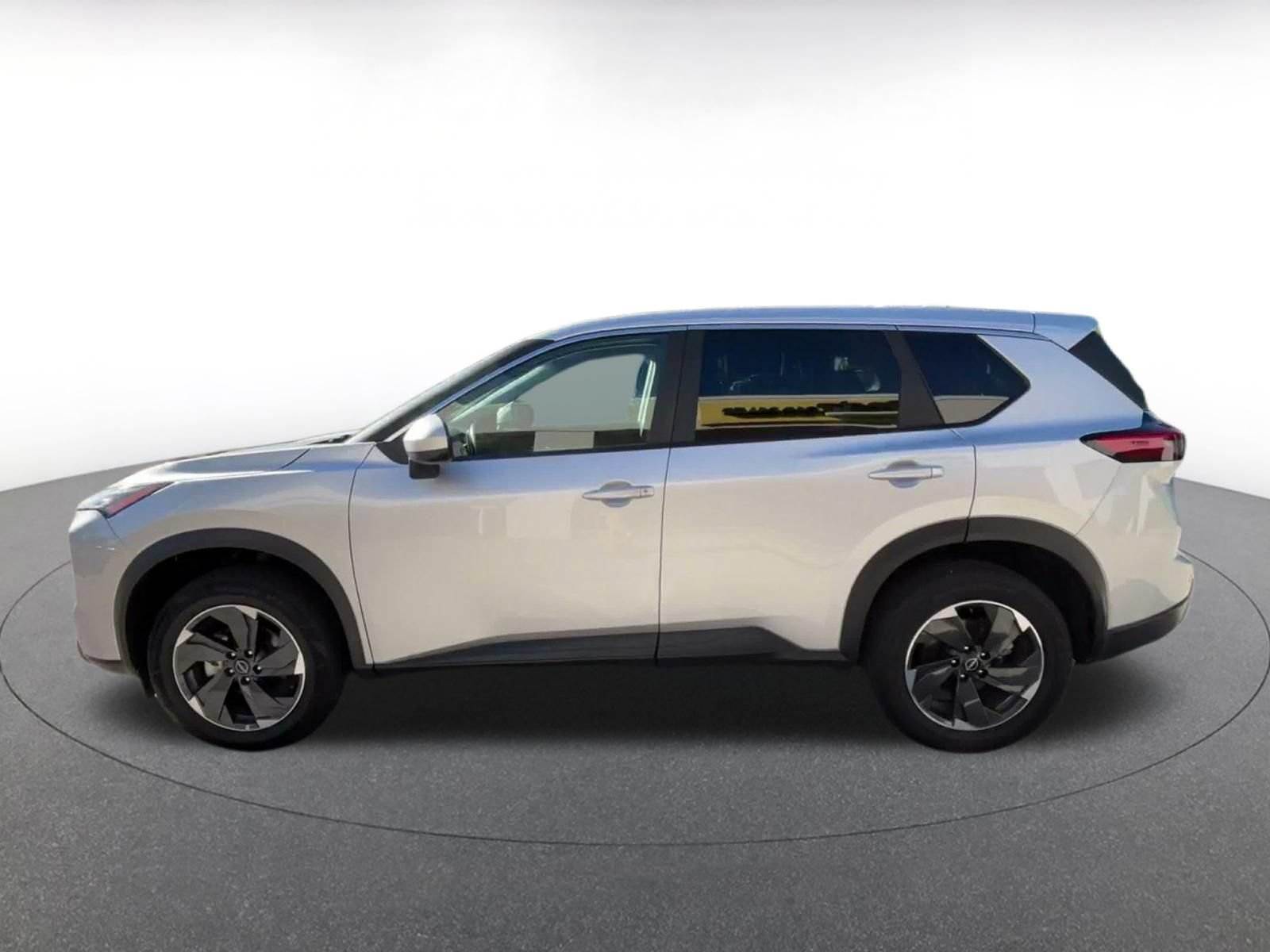 Used 2025 Nissan Rogue SV FWD image 8