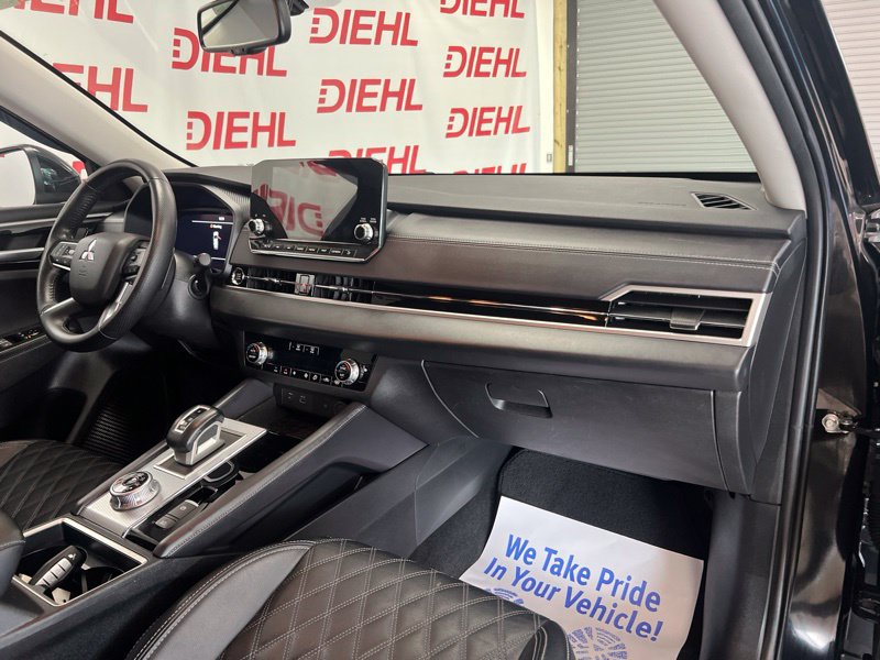 Used 2024 Mitsubishi Outlander SEL AWD/4WD image 14