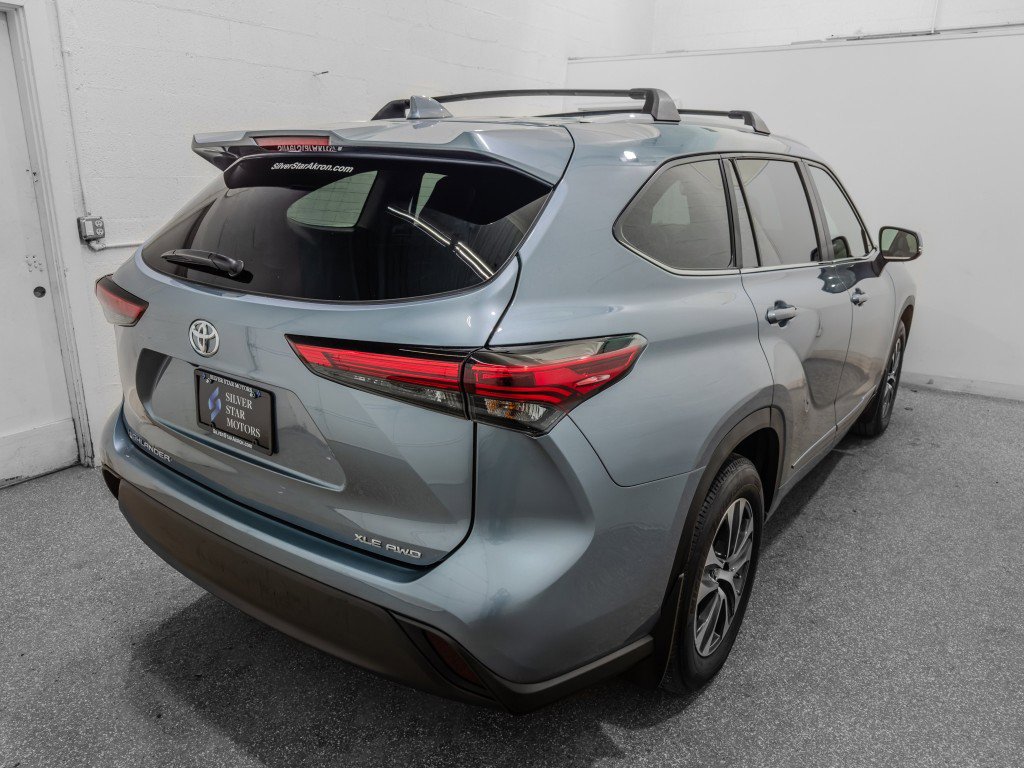 Used 2023 Toyota Highlander XLE AWD/4WD image 8