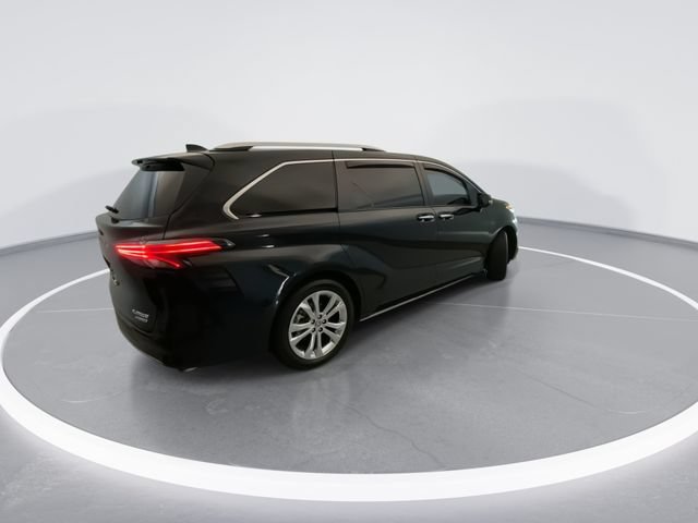 Used 2023 Toyota Sienna Platinum FWD image 4