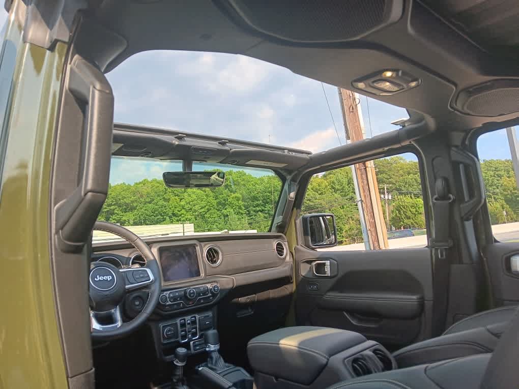 Used 2023 Jeep Wrangler Unlimited Sahara w/ Cold Weather Group AWD/4WD image 25