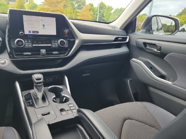 Used 2023 Toyota Highlander L FWD image 11