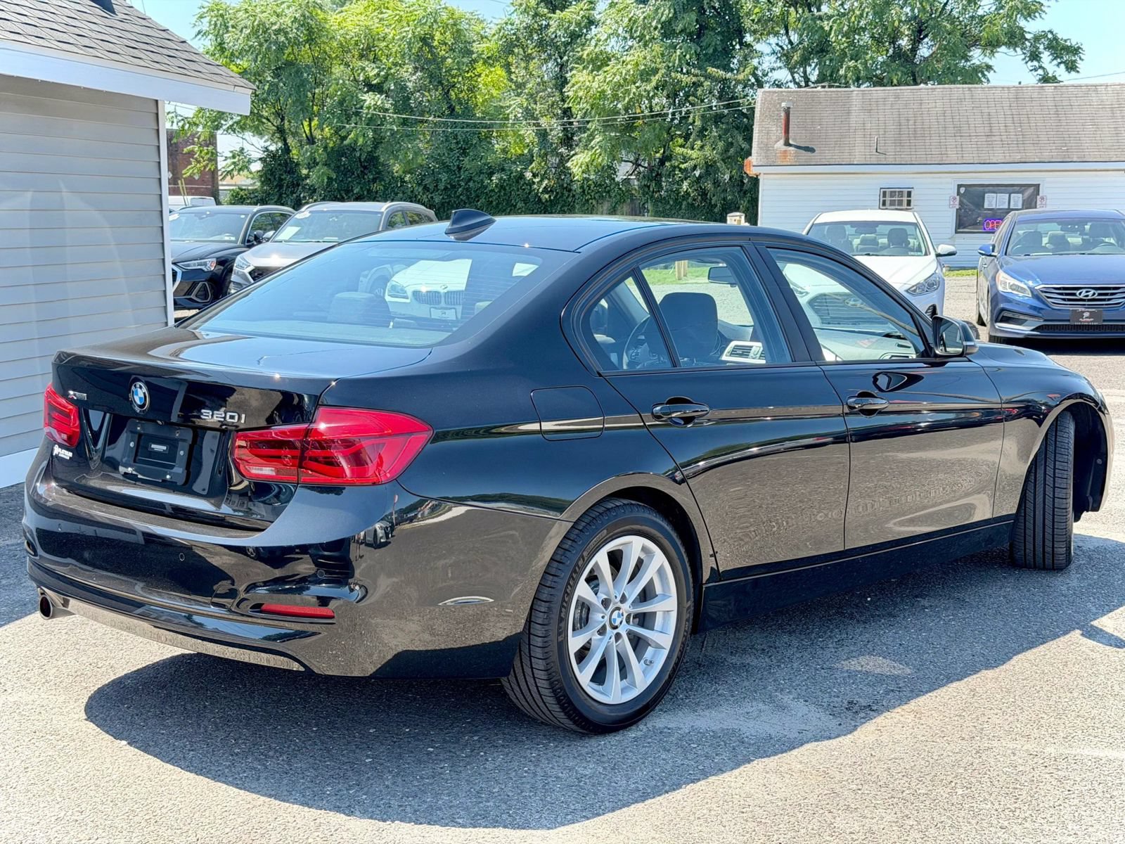 Used 2018 BMW 320i xDrive Sedan w/ Convenience Package AWD/4WD image 14