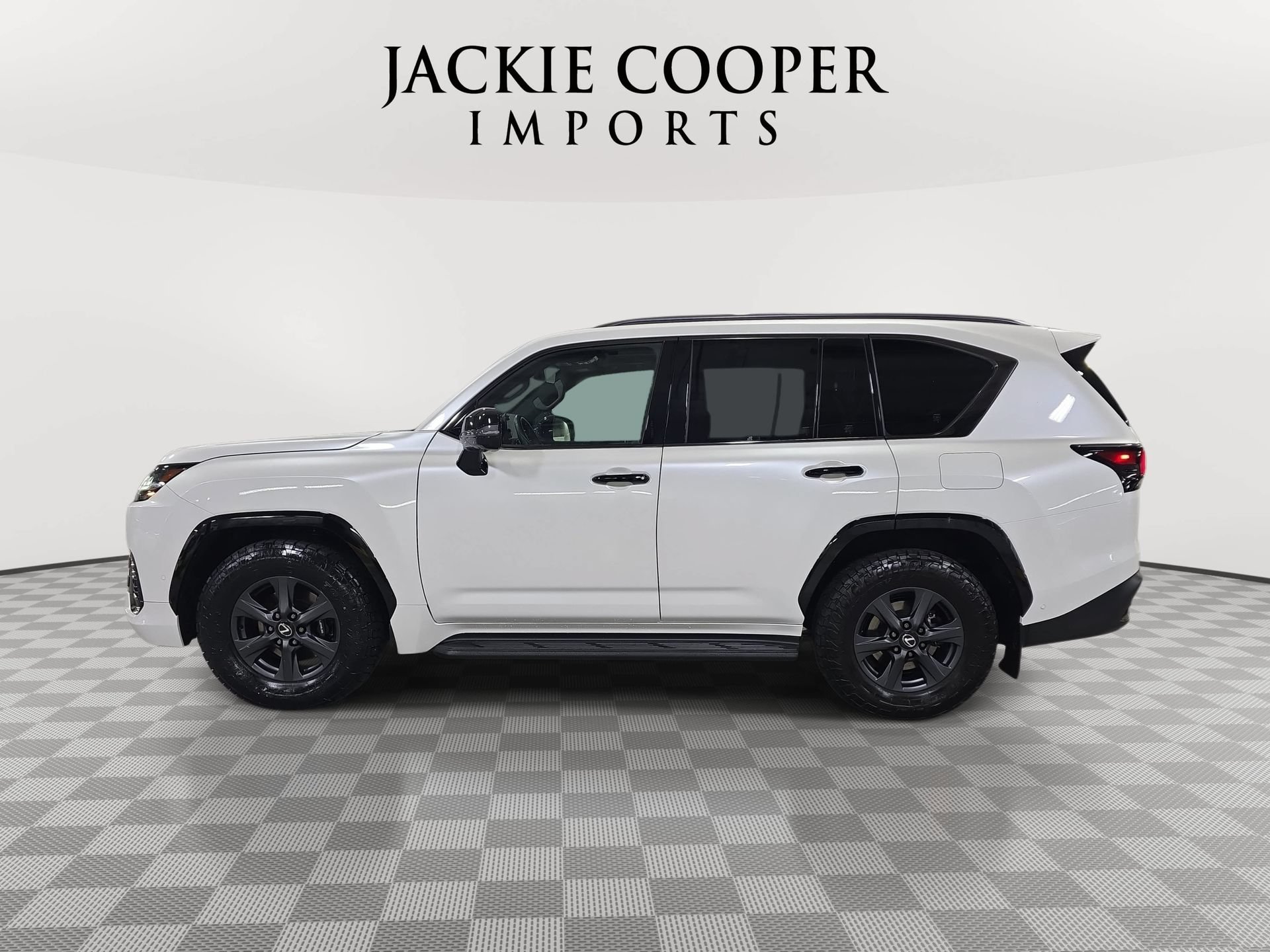 Used 2025 Lexus LX 700h Overtrail w/ Accessory Package (Z1) AWD/4WD image 8