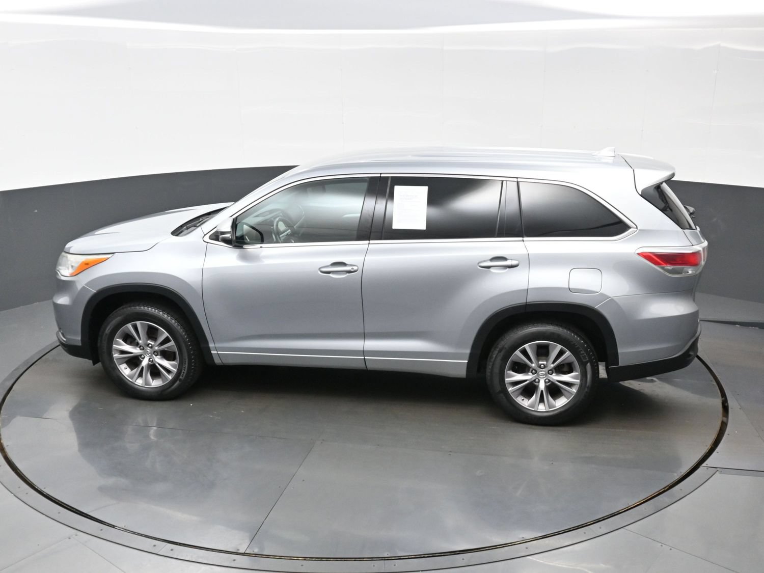 Used 2014 Toyota Highlander Plus FWD image 33
