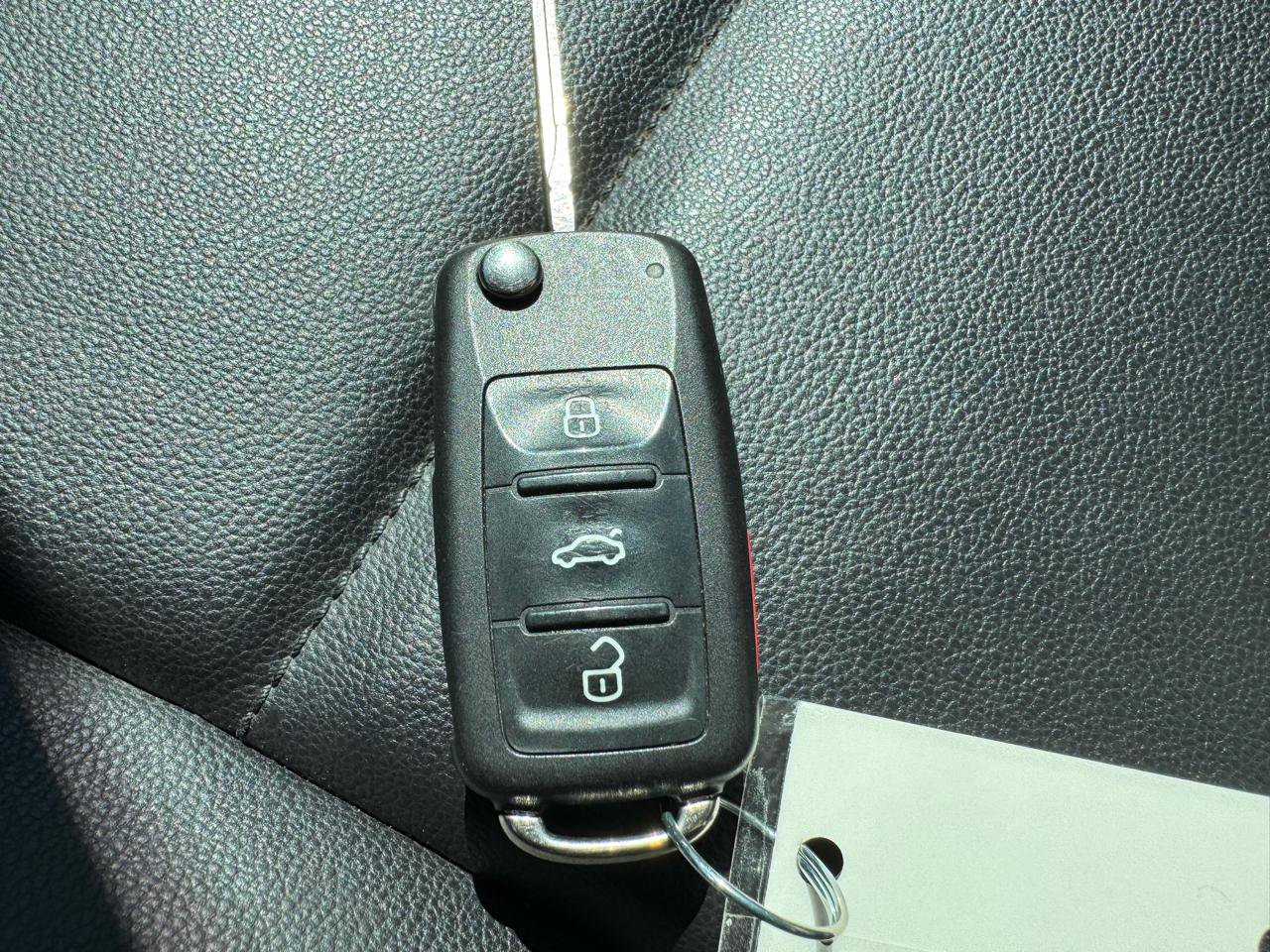 Used 2012 Volkswagen Beetle 2.5 image 22