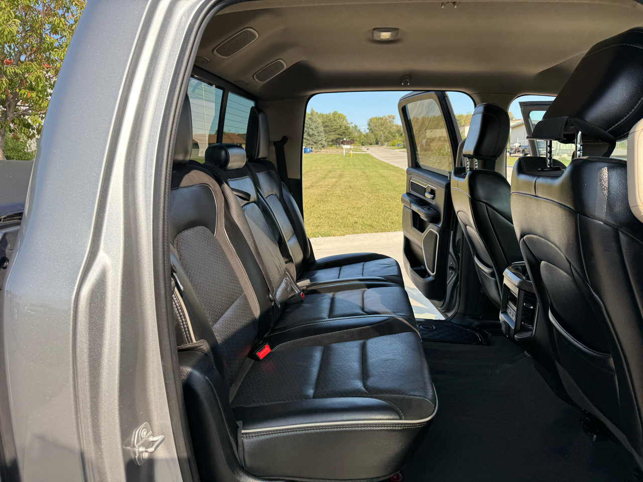 Used 2020 RAM 1500 Laramie image 27