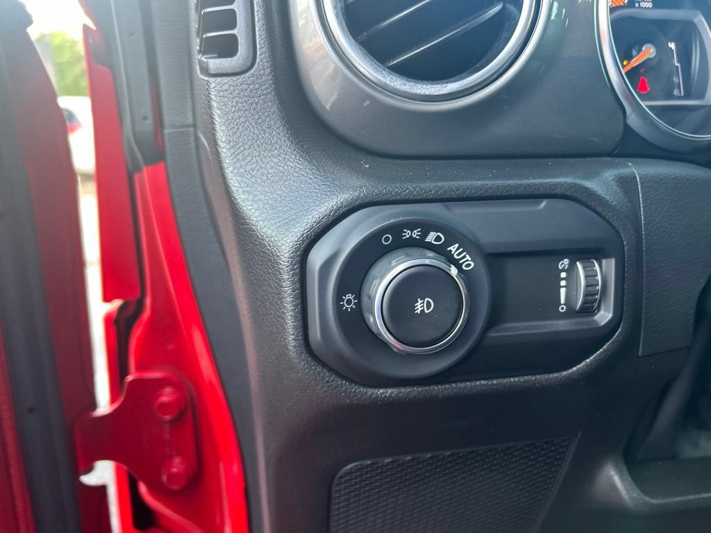Used 2023 Jeep Wrangler Unlimited Sahara AWD/4WD image 36