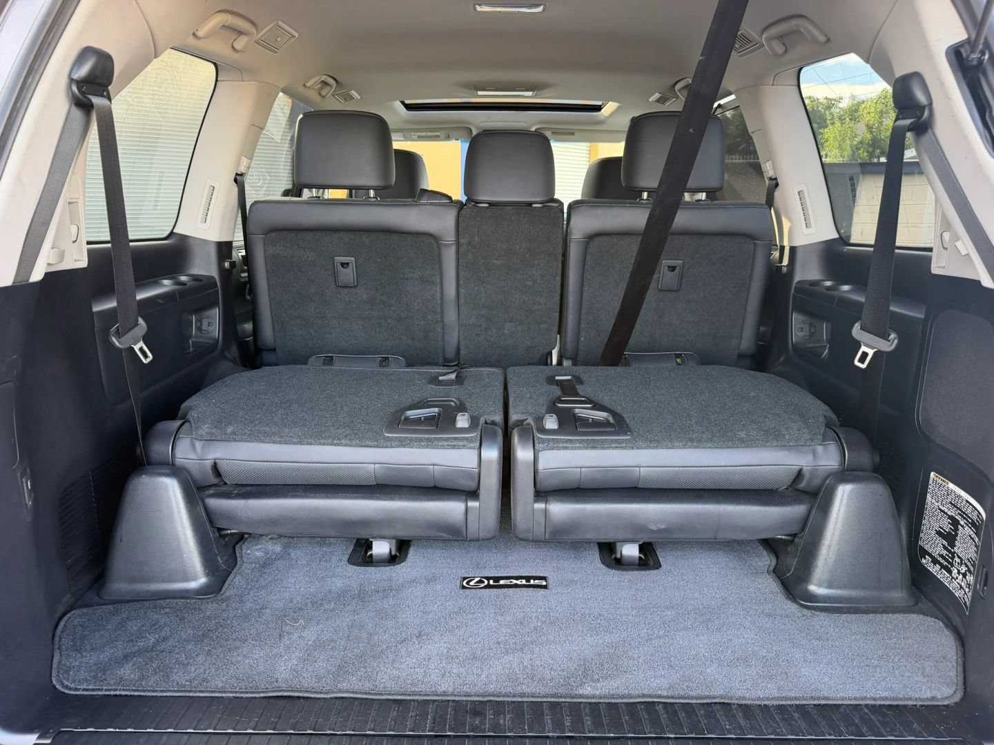Used 2016 Lexus LX 570 4WD w/ Luxury Package image 14