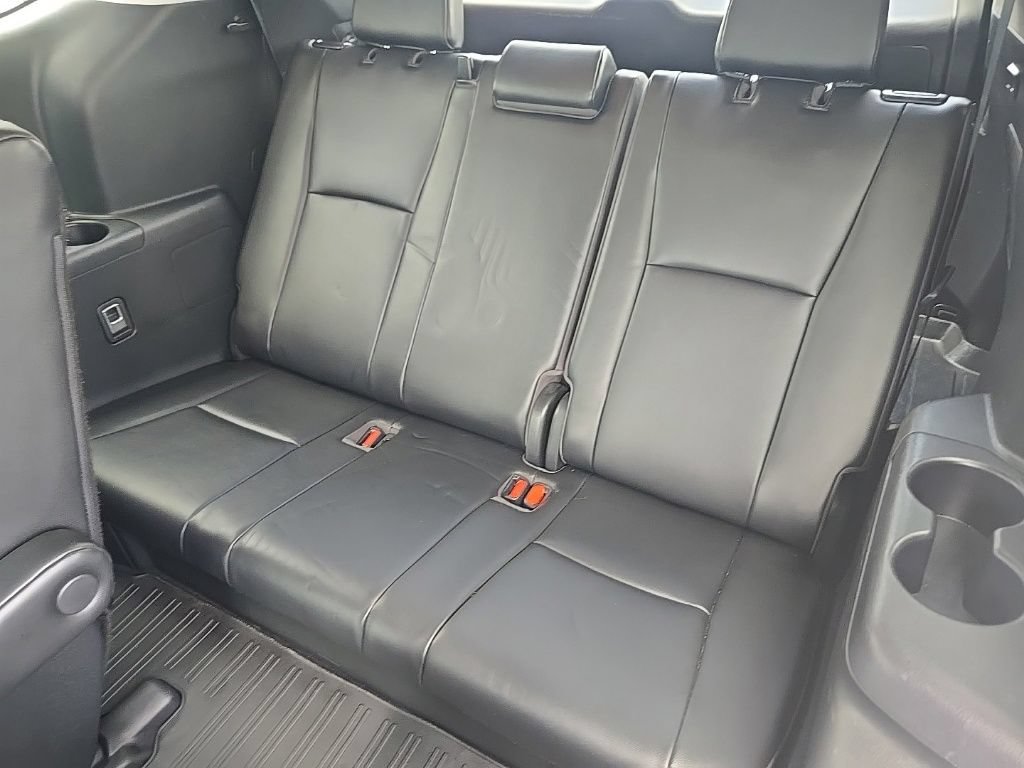 Used 2021 Toyota Highlander XLE AWD/4WD image 28