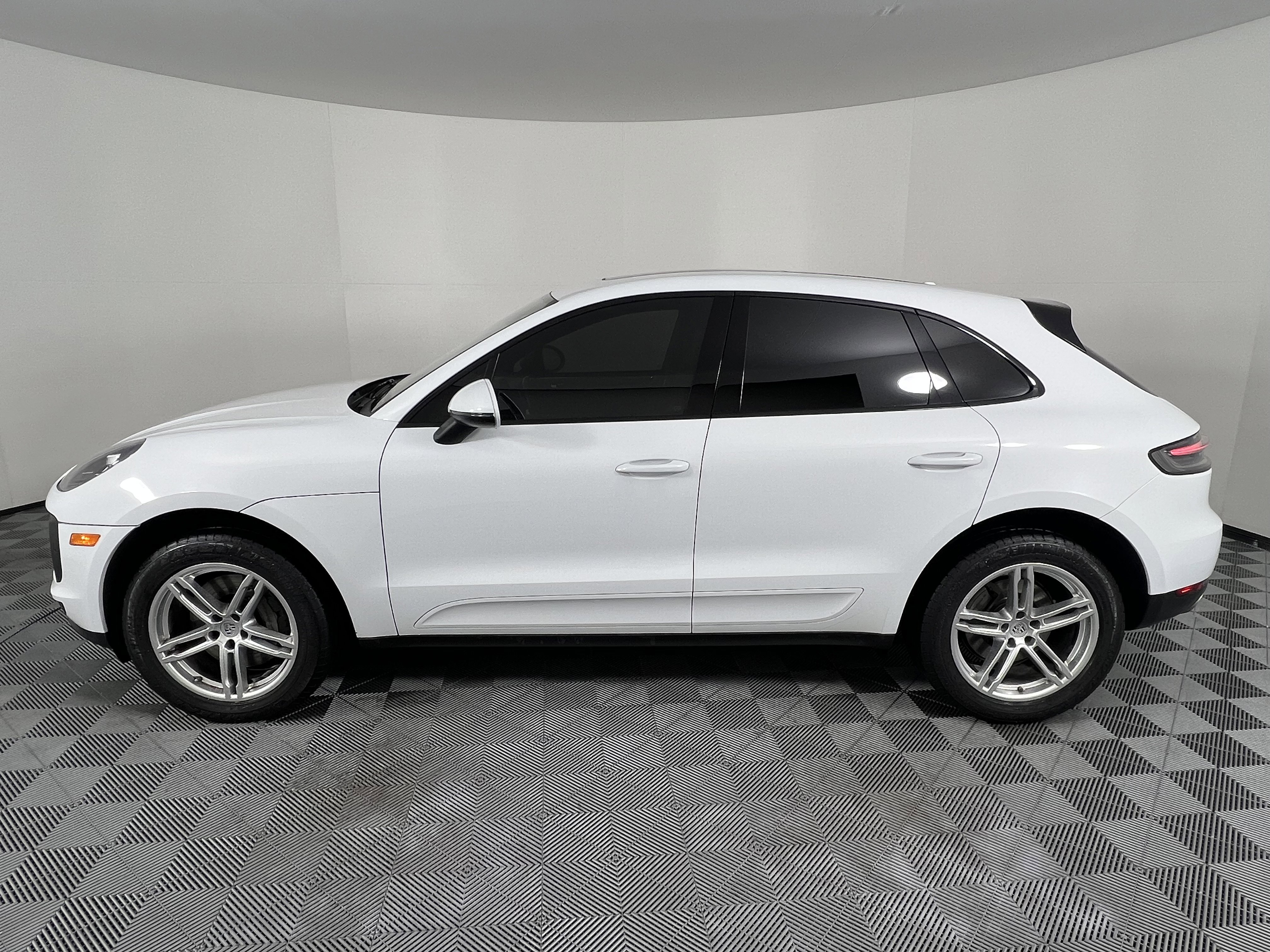 Used 2020 Porsche Macan S image 9