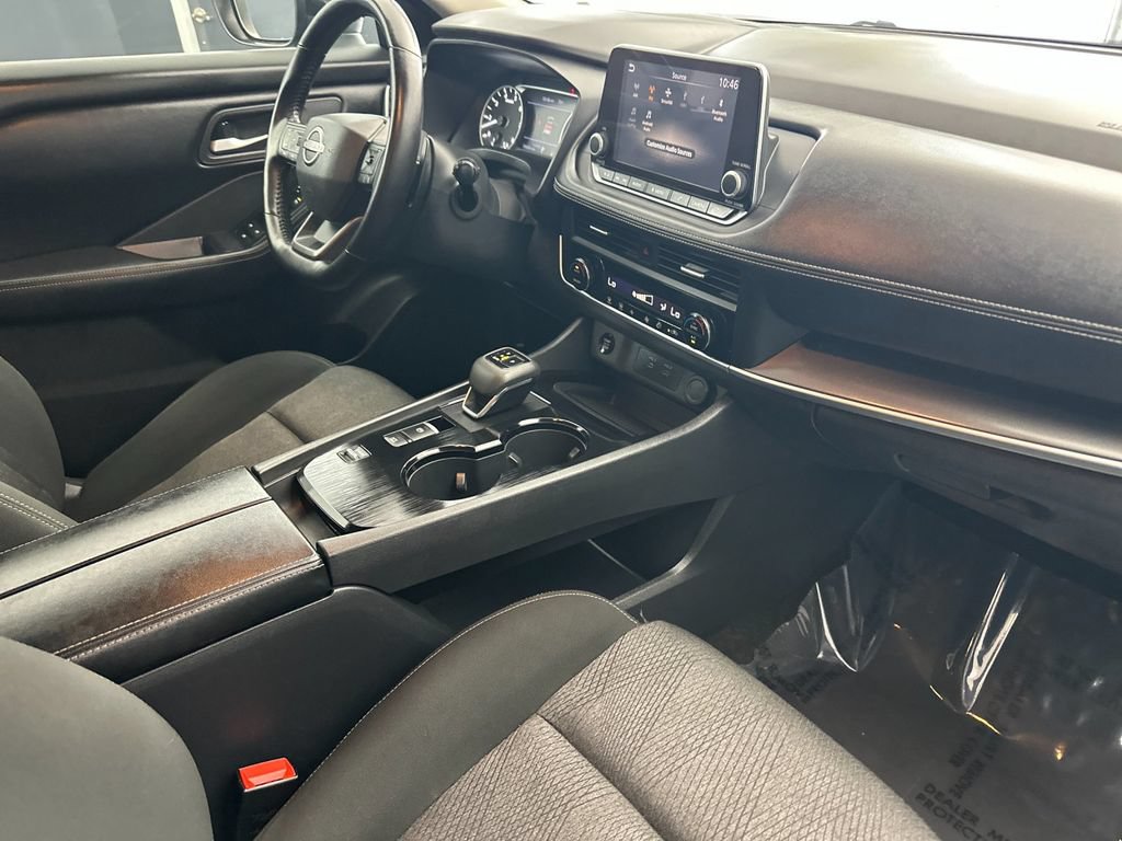Used 2025 Nissan Rogue SV FWD image 15