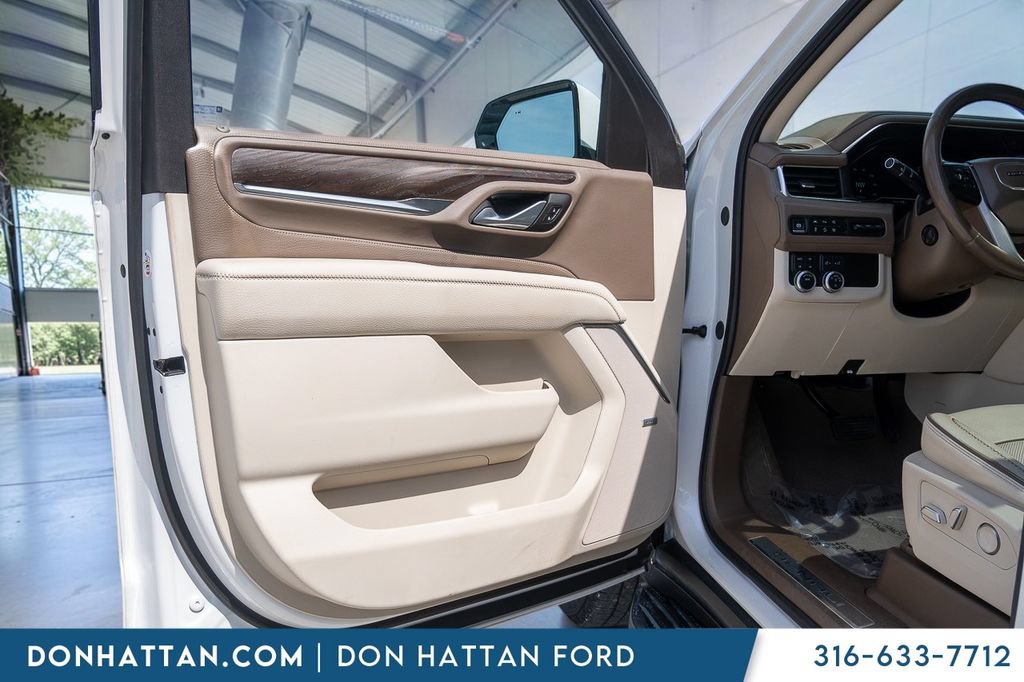 Used 2024 GMC Yukon XL Denali AWD/4WD image 16