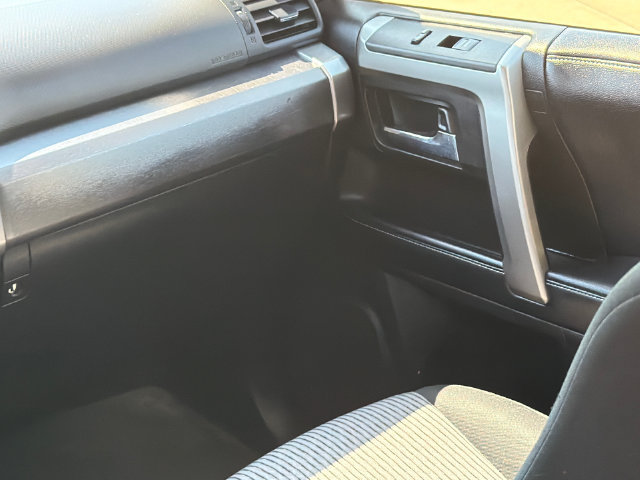 Used 2017 Toyota 4Runner SR5 AWD/4WD image 18