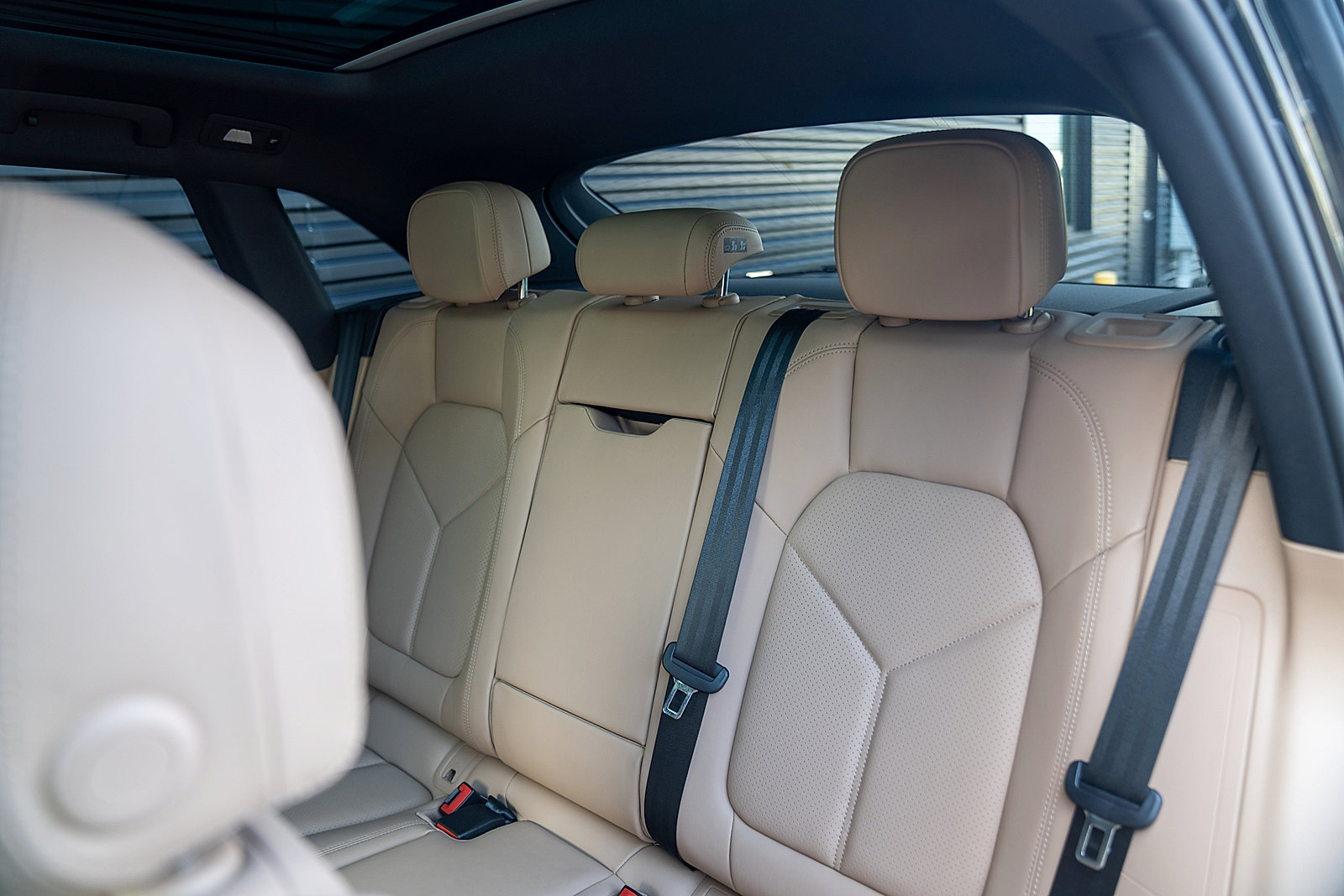 Certified 2025 Porsche Macan AWD/4WD image 20