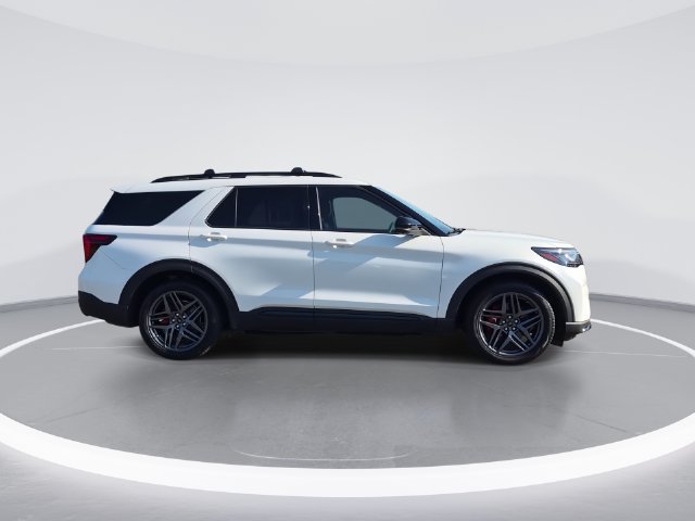 Used 2025 Ford Explorer ST AWD/4WD image 9