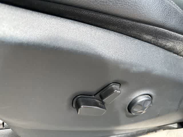 Used 2022 Chrysler Pacifica Touring-L FWD image 12