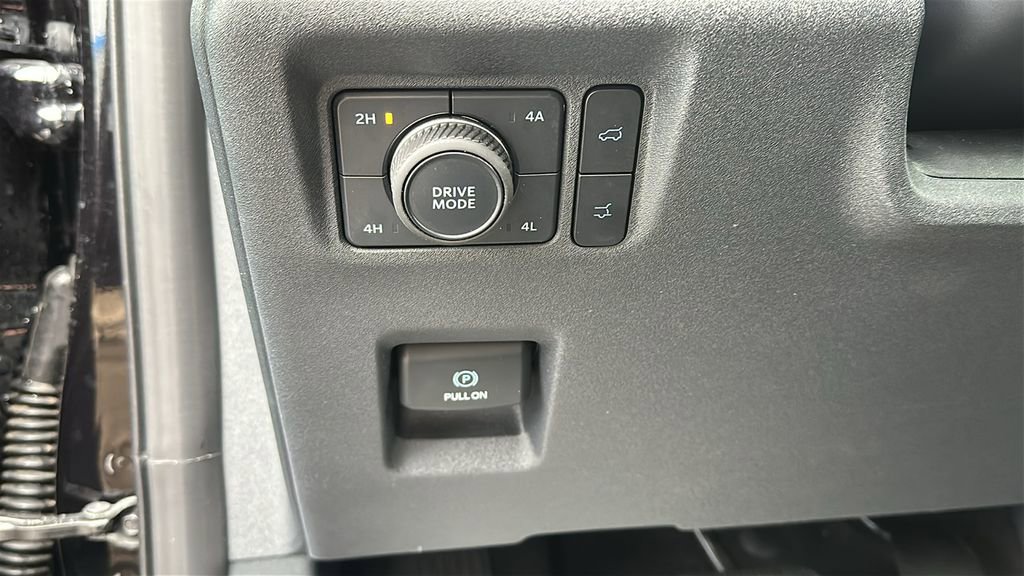 Used 2025 Ford Expedition Active AWD/4WD image 16