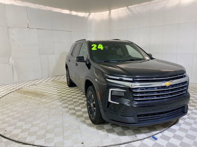 Used 2024 Chevrolet Traverse LT FWD image 1