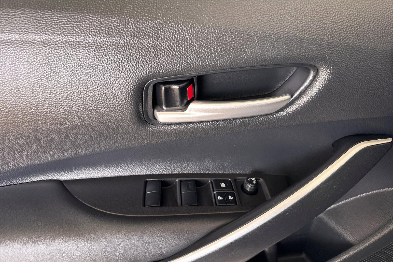 Used 2025 Toyota Corolla SE w/ Convenience Package image 12