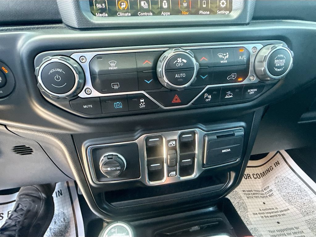 Used 2022 Jeep Wrangler Unlimited Sahara w/ Safety Group AWD/4WD image 17