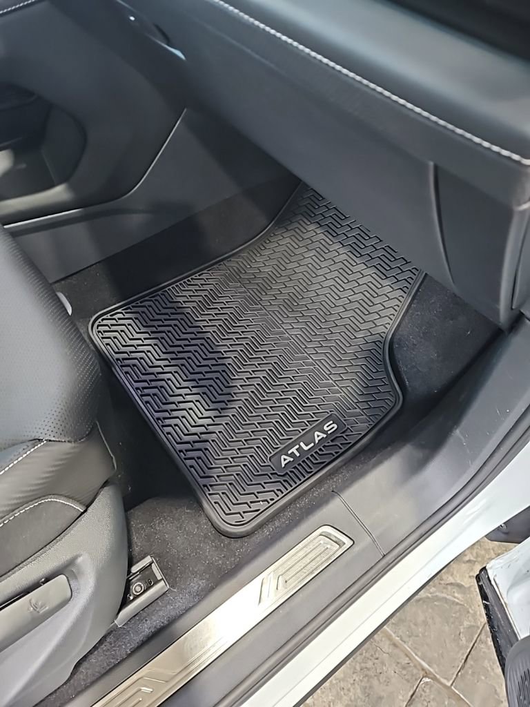 Used 2025 Volkswagen Atlas Cross Sport SE image 14