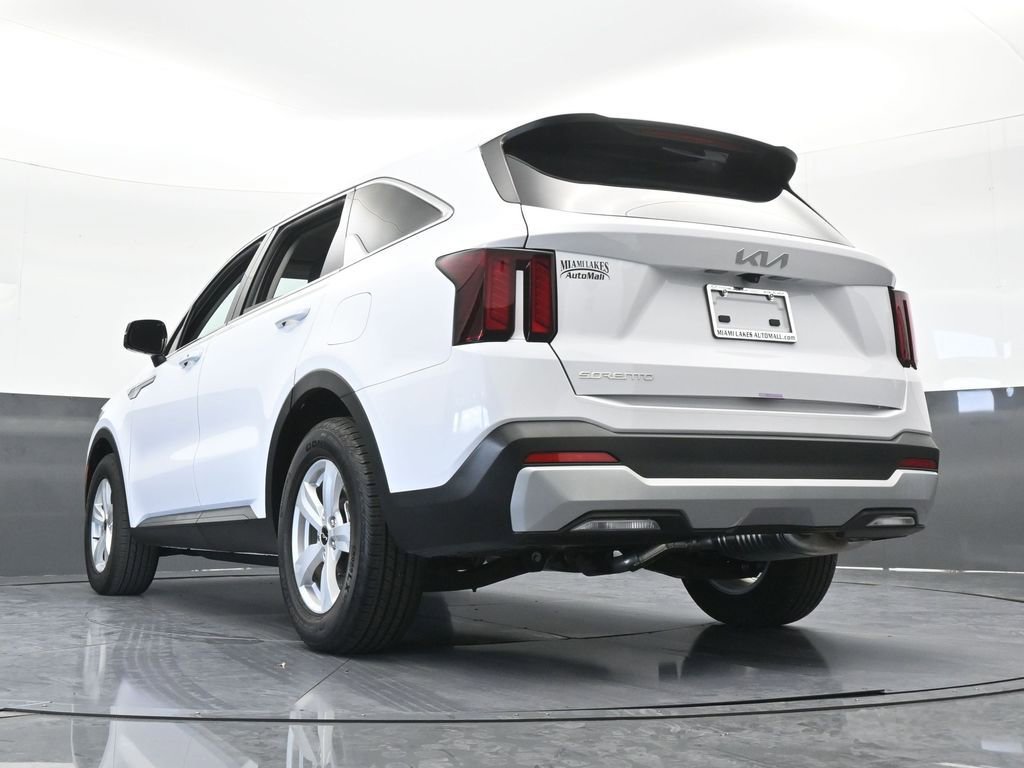 Used 2025 Kia Sorento LX image 55