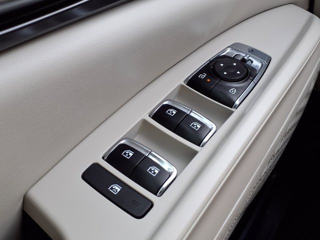 Used 2026 Kia Carnival SX w/ SX Dark Edition Package FWD image 15