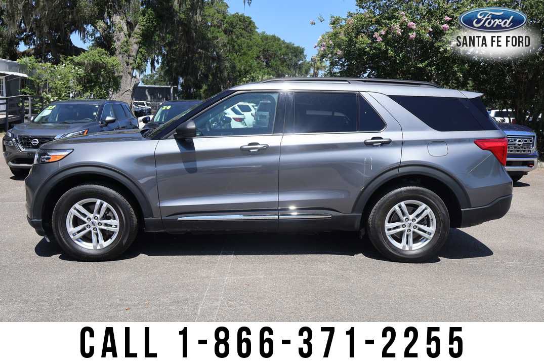 New 2024 Ford Explorer XLT w/ Equipment Group 202A AWD/4WD image 3